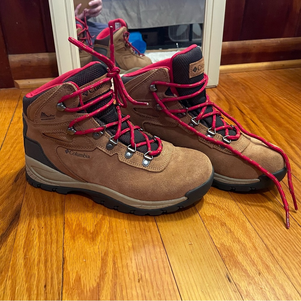 Columbia Women's Newton Ridge Plus Waterproof Amped Hiking Boots